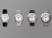 Ansicht auf vier Uhren nebeneinander.