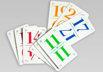 Ansicht auf die ausgebreiteten Spielkarten.