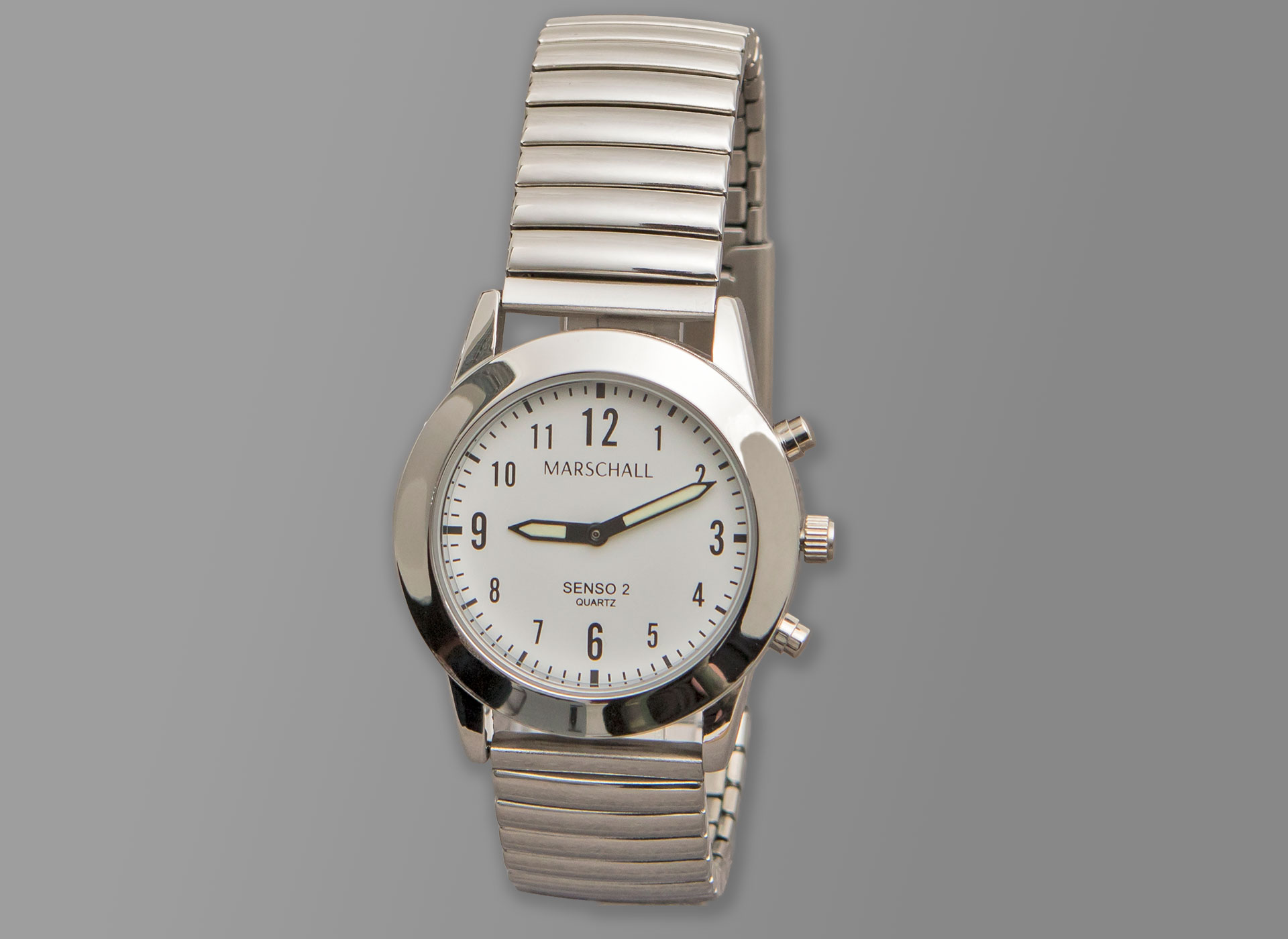 Ansicht auf die silberne Uhr.