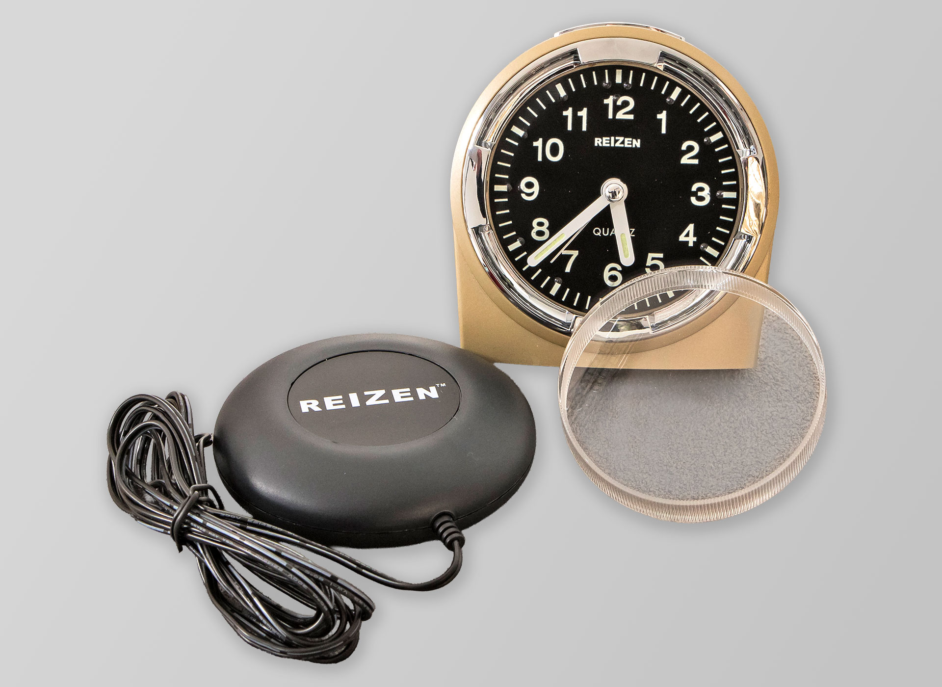 Ansicht auf den Wecker und das Kissen.