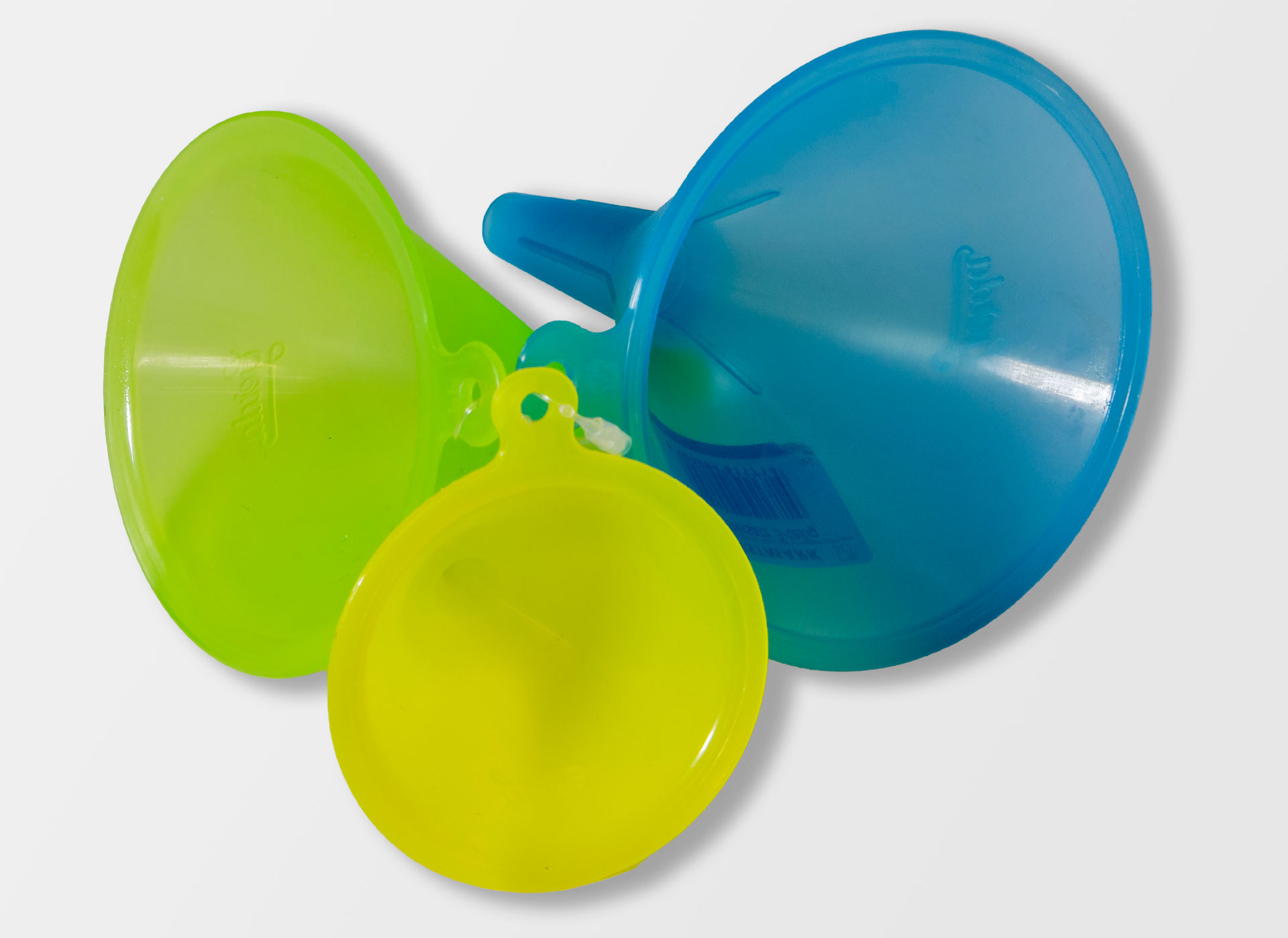 Ansicht auf die grünen und blauen Trichter.