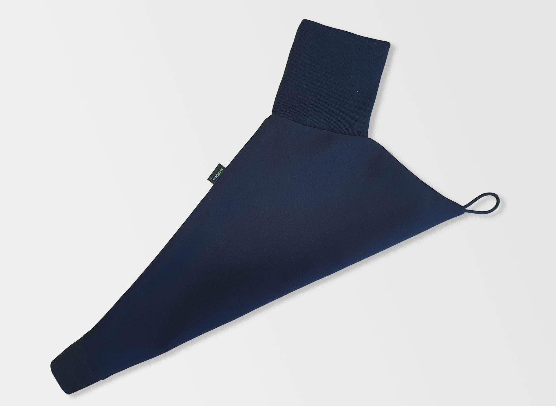 Ansicht auf einen schwarzen Handschuh spitz zulaufend für einen Blindenlangstock