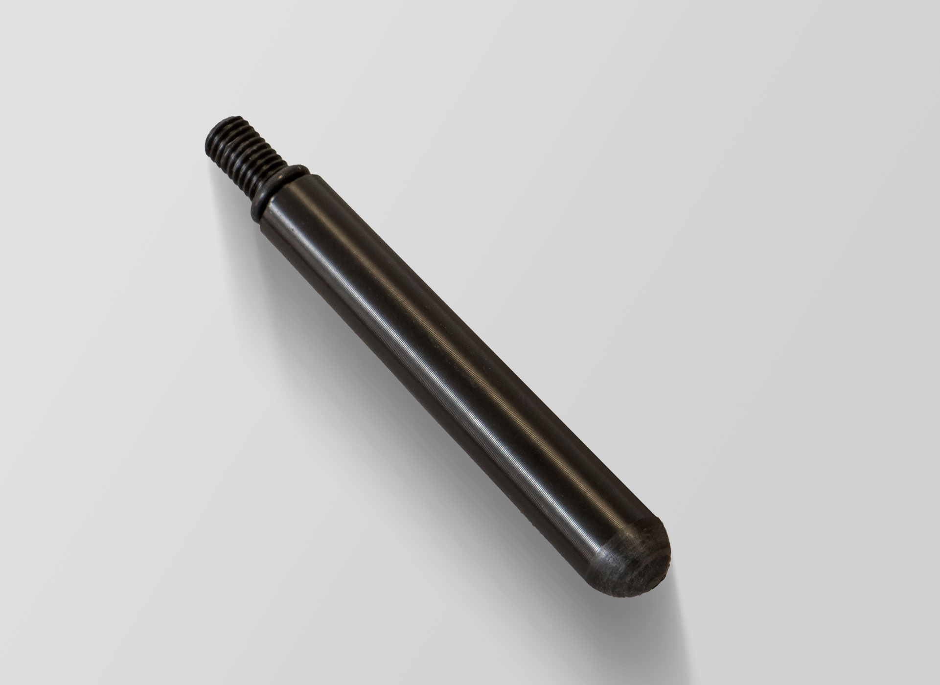 Ansicht auf die schwarze, lange Spitze