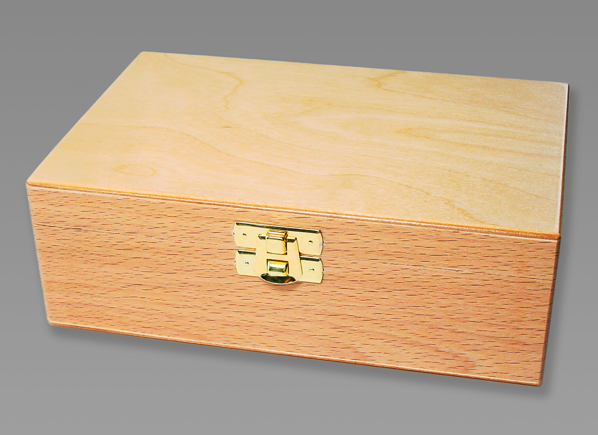 Ansicht auf eine Holzkassette.