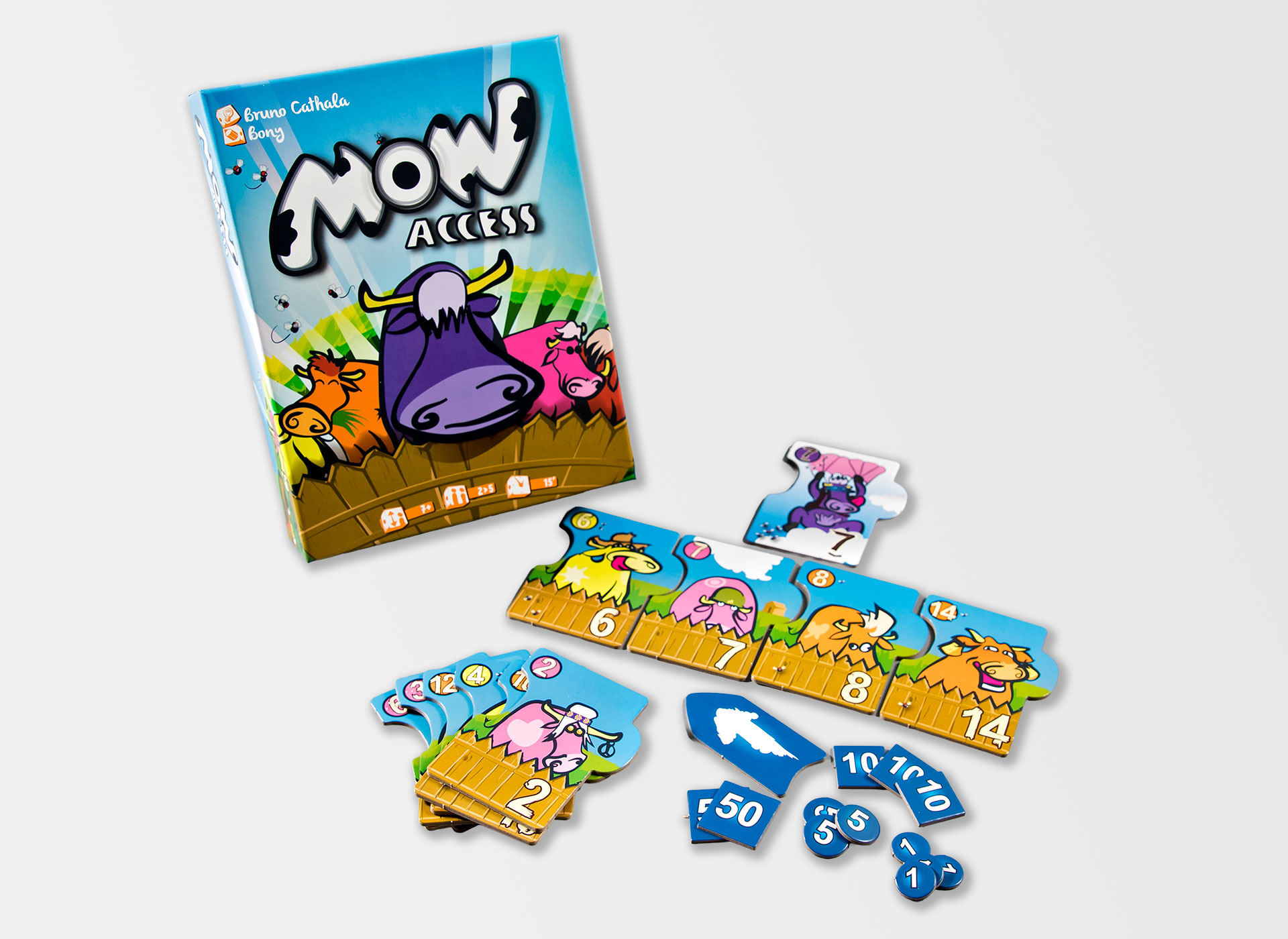 Ansicht auf das aufgebaute Spiel mit Karton und Spielplatten..