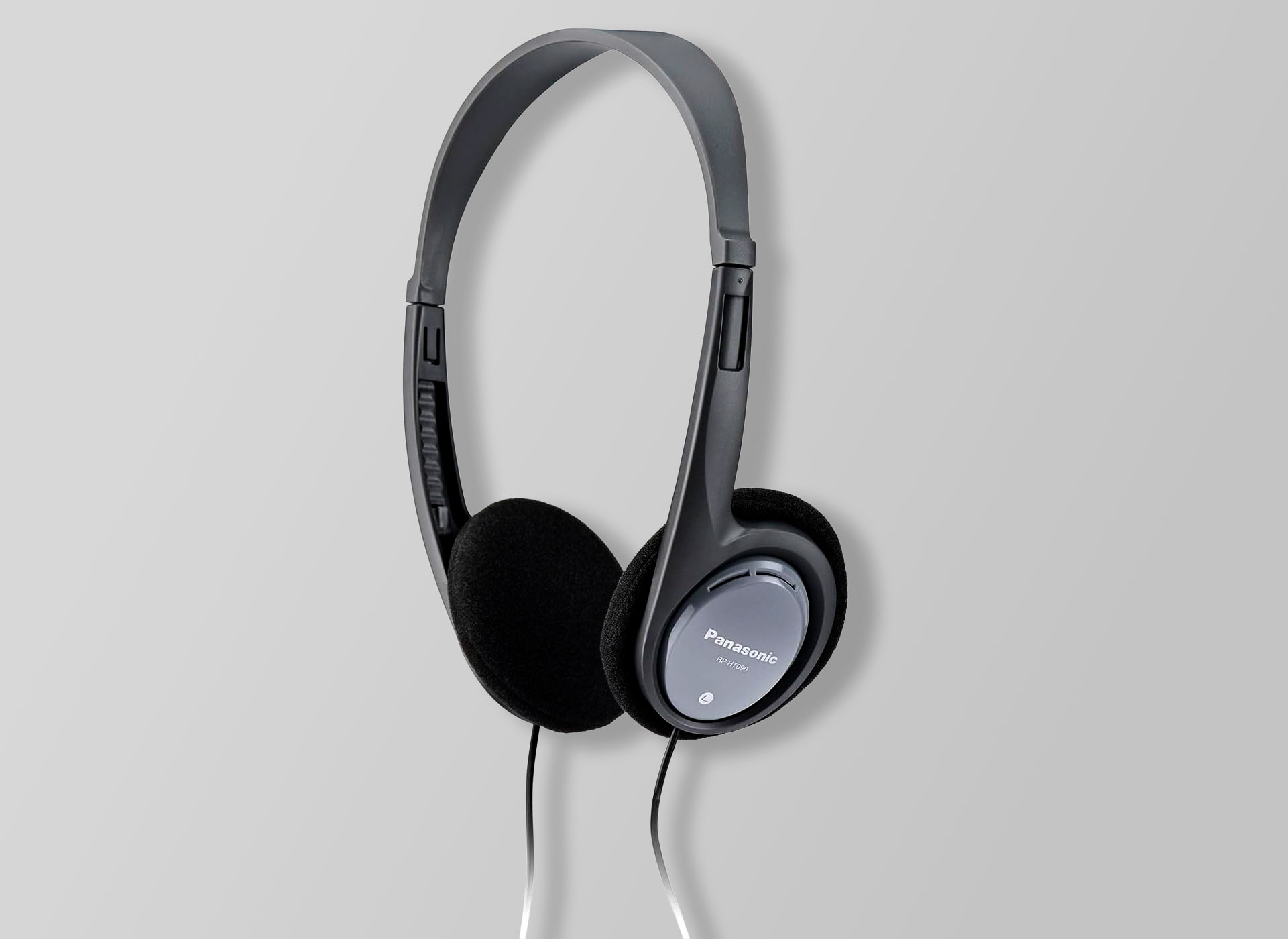 Ansicht auf die schwarzen Kopfhörer.